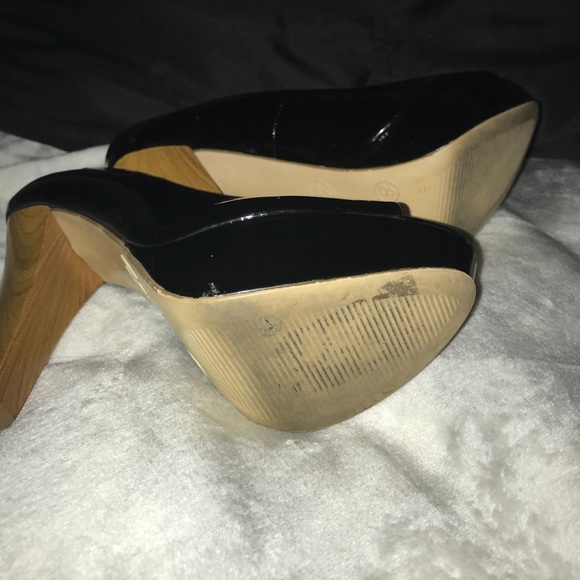 Black open toed heels - Picture 6 of 6